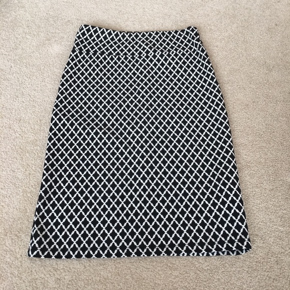 Expresso Dresses & Skirts - Expresso Black/White Pattern Pencil Skirt - M